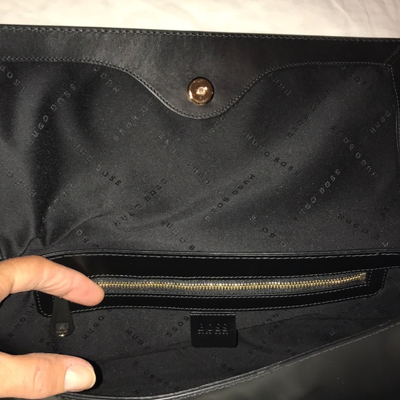 Hugo Boss clutch, 9/10 condition.Immaculate inside - Picture 5 of 7